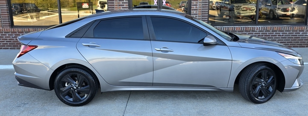 Hyundai Elantra  2023