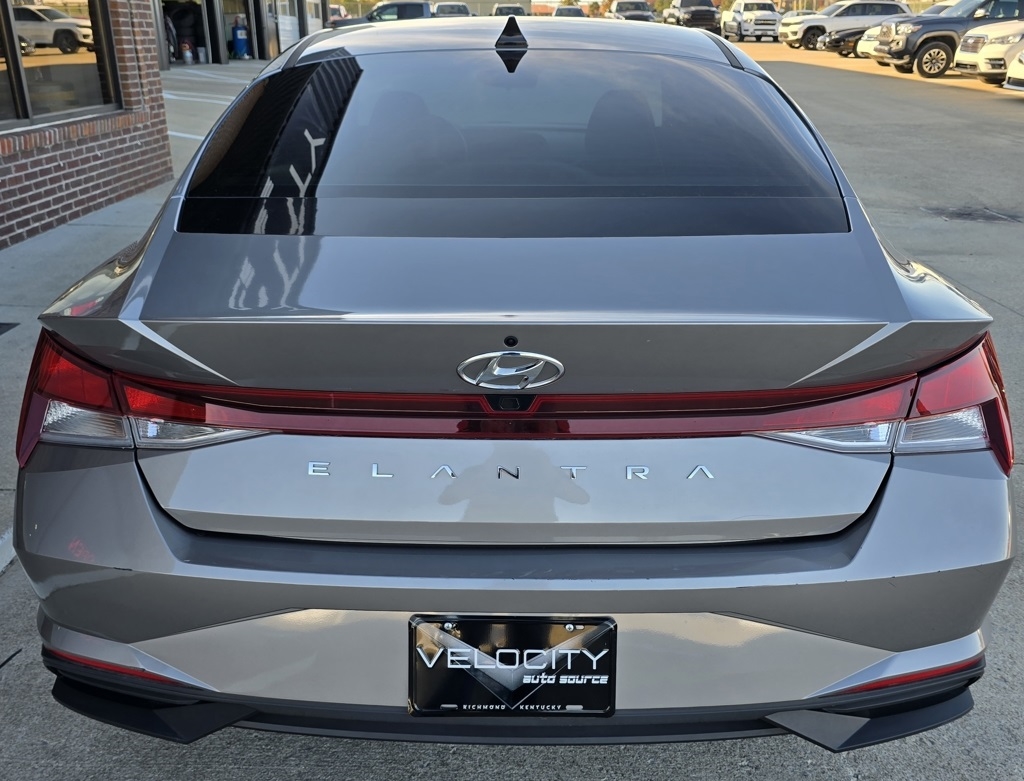 Hyundai Elantra  2023