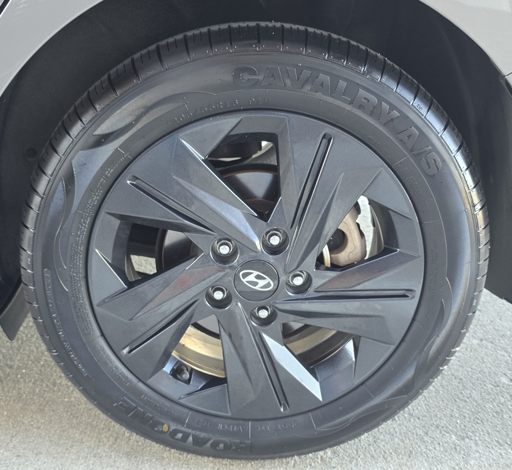 Hyundai Elantra  2023