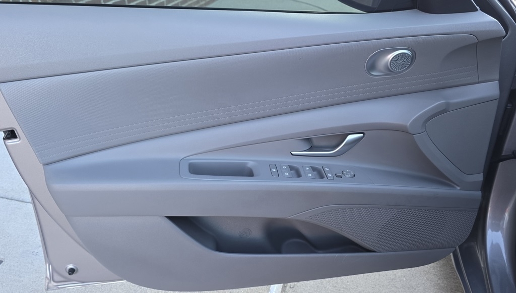 Hyundai Elantra  2023