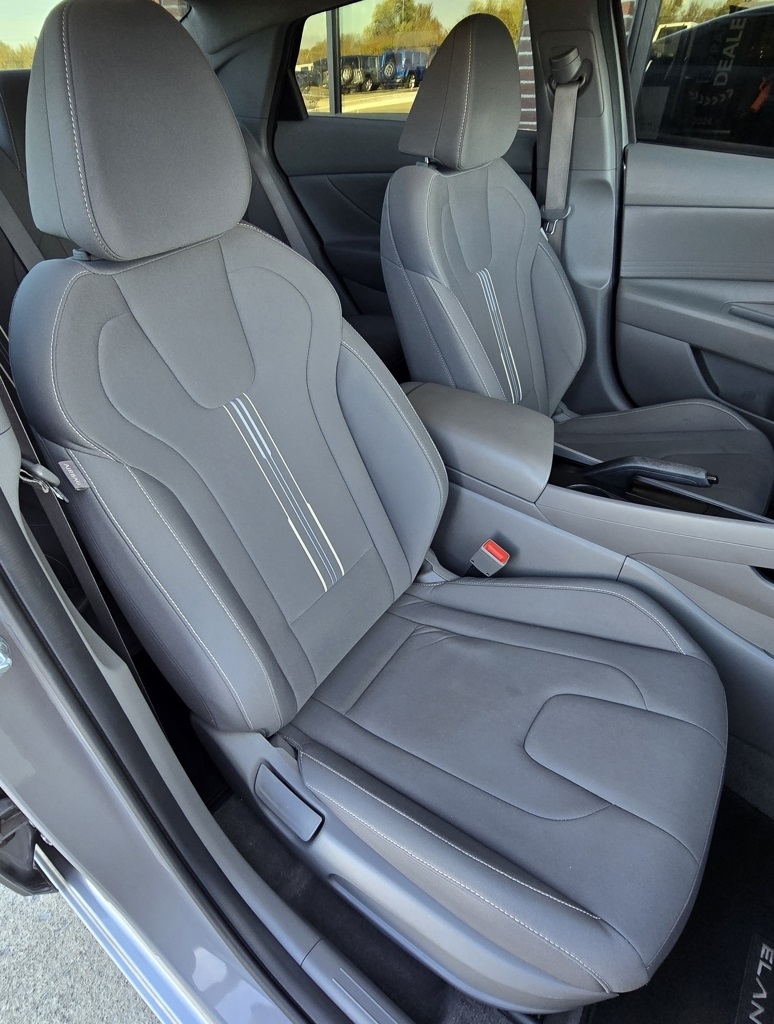 Hyundai Elantra  2023