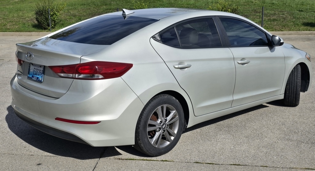 2017 Hyundai Elantra SE Tech Limited photo 2