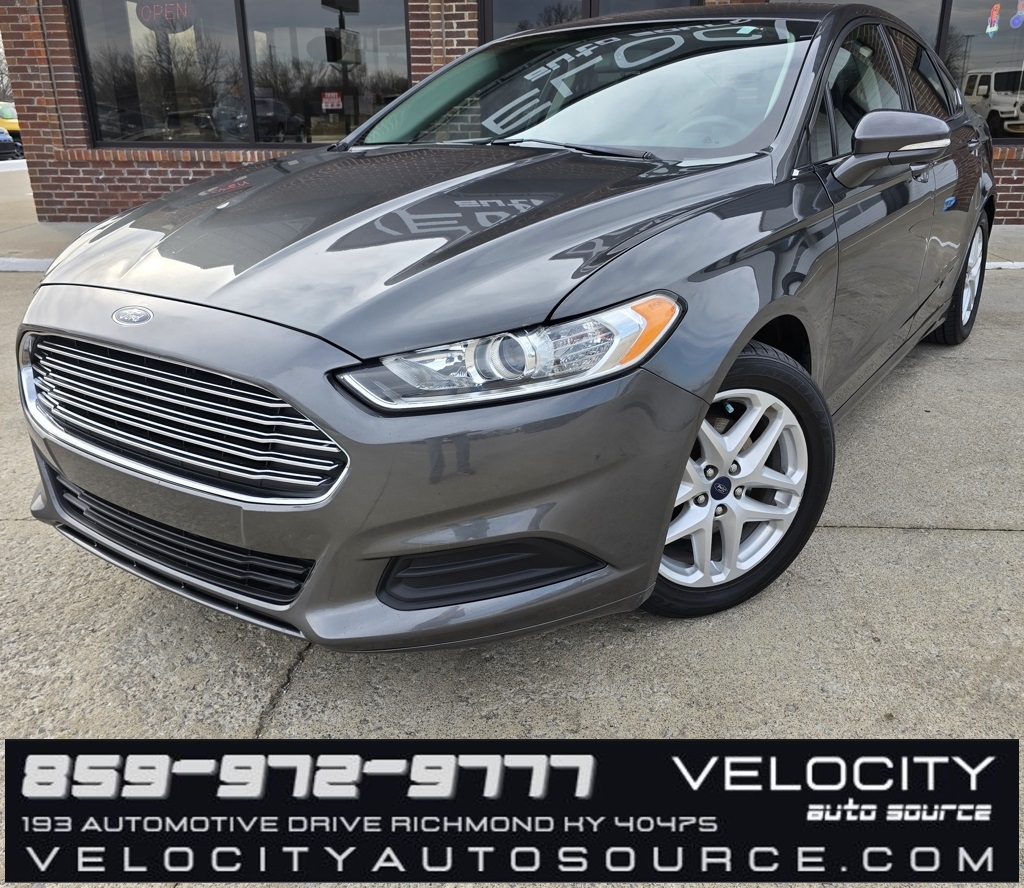 2016 Ford Fusion SE's photo