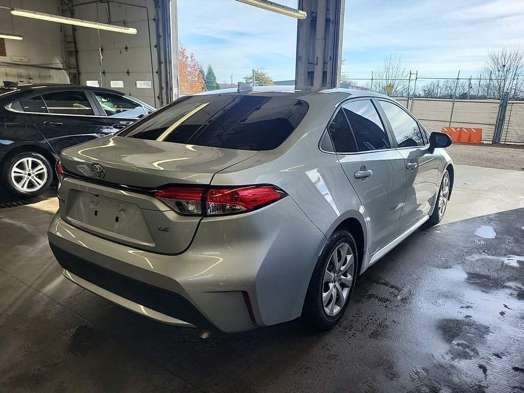 2022 Toyota Corolla LE photo 3