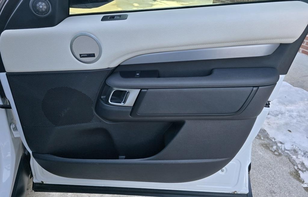 Land Rover Discovery  2023