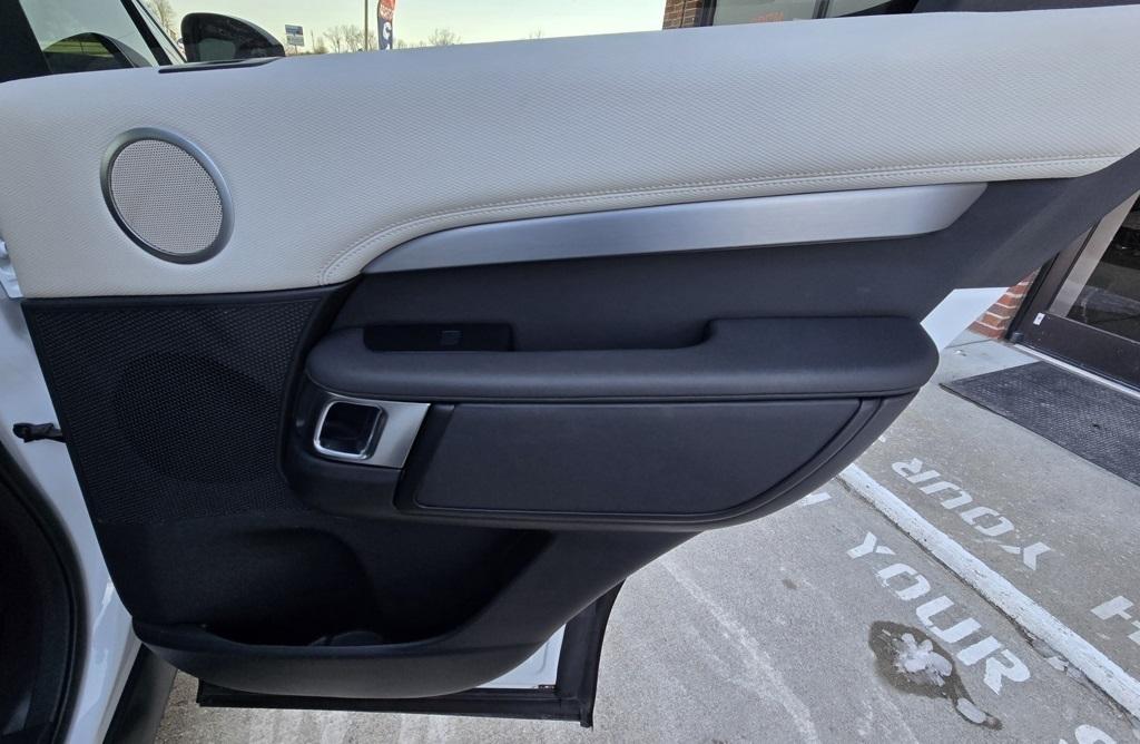 Land Rover Discovery  2023