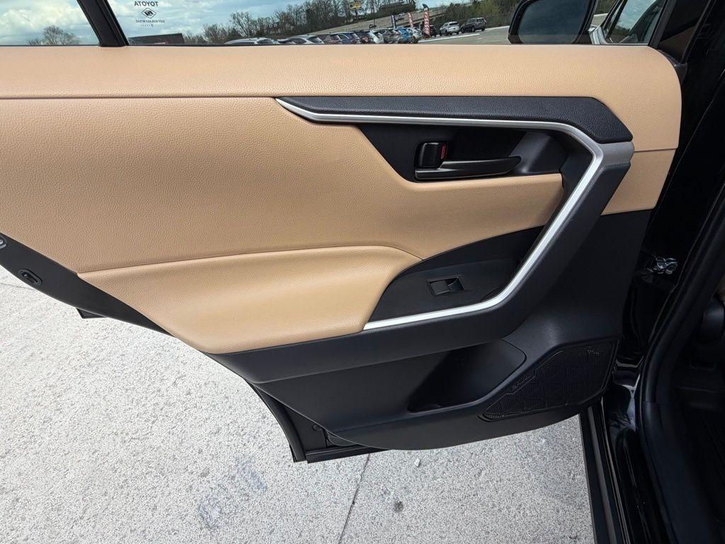 Toyota RAV4 Hybrid  2023