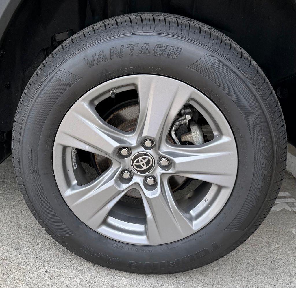 Toyota RAV4 Hybrid  2023