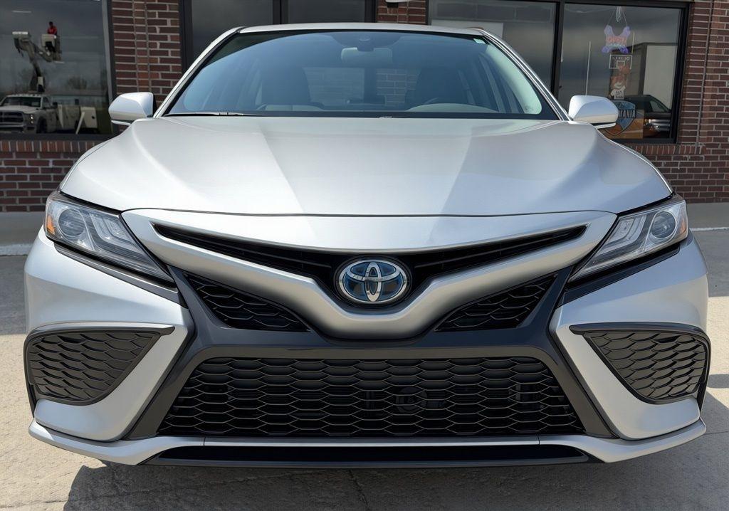 Toyota Camry Hybrid  2022