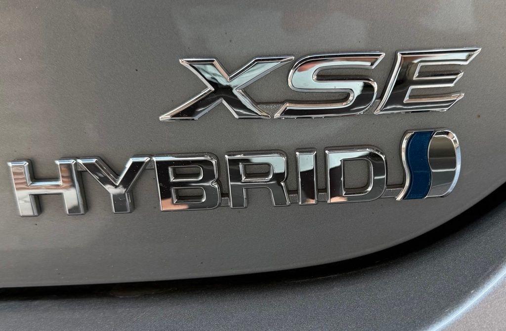 Toyota Camry Hybrid  2022