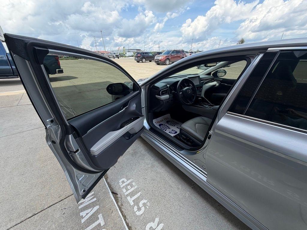 Toyota Camry Hybrid  2022