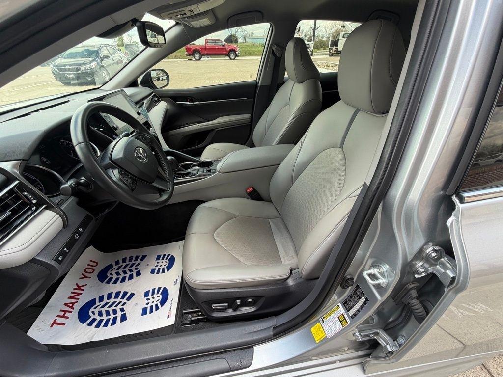 Toyota Camry Hybrid  2022