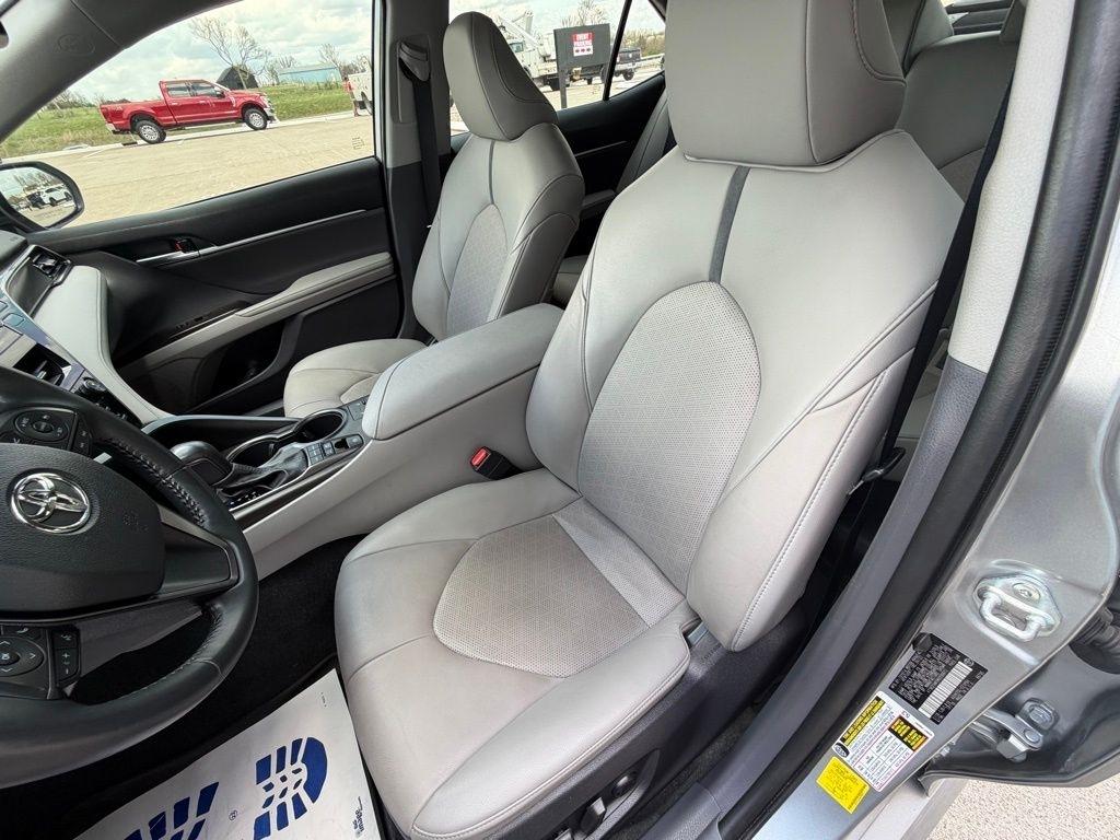 Toyota Camry Hybrid  2022