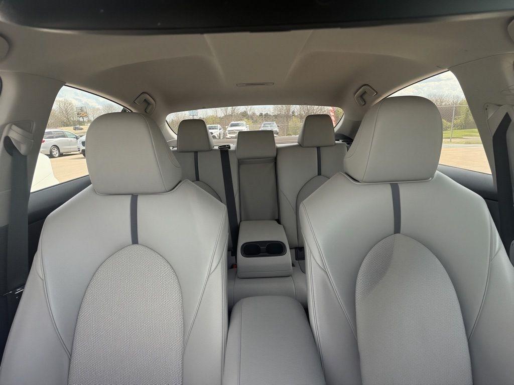 Toyota Camry Hybrid  2022