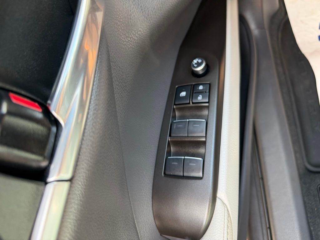 Toyota Camry Hybrid  2022