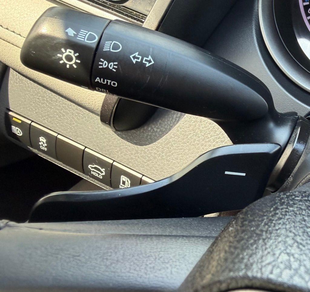 Toyota Camry Hybrid  2022