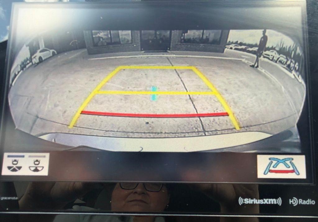 Toyota Camry Hybrid  2022