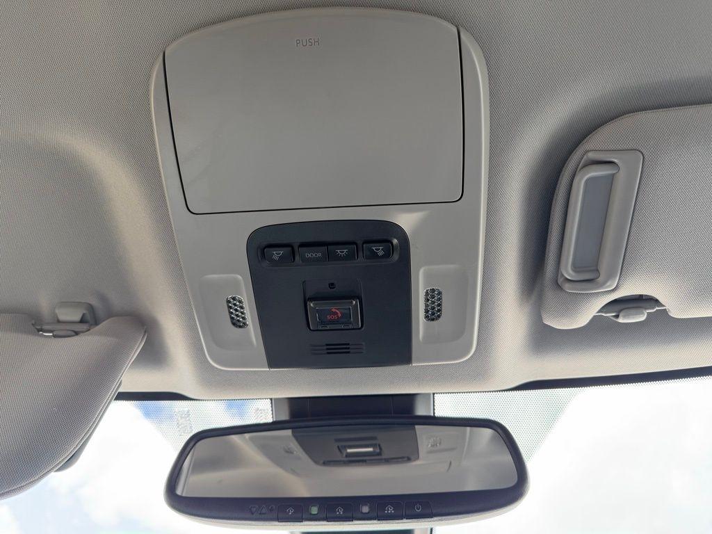 Toyota Camry Hybrid  2022