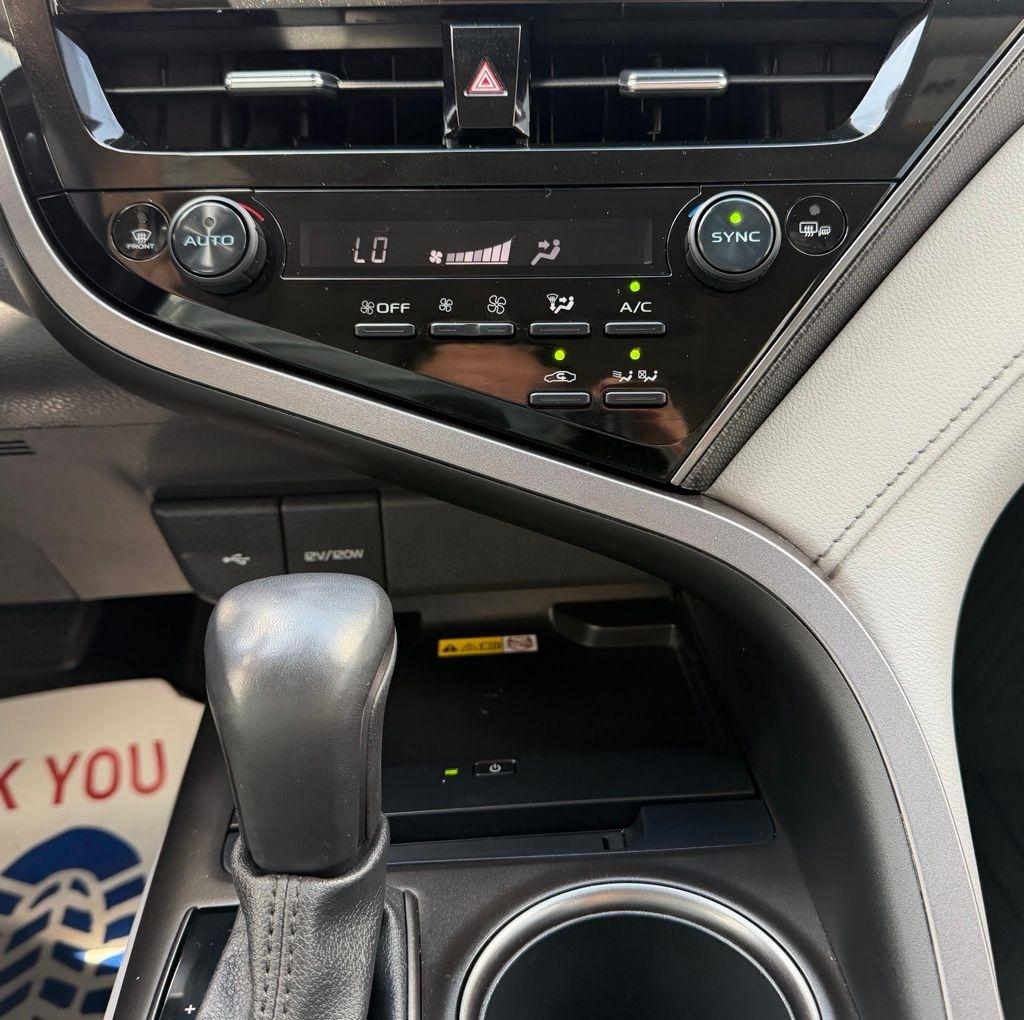 Toyota Camry Hybrid  2022