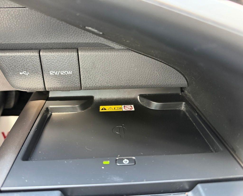 Toyota Camry Hybrid  2022