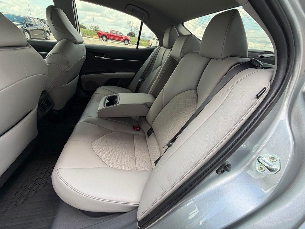 Toyota Camry Hybrid  2022