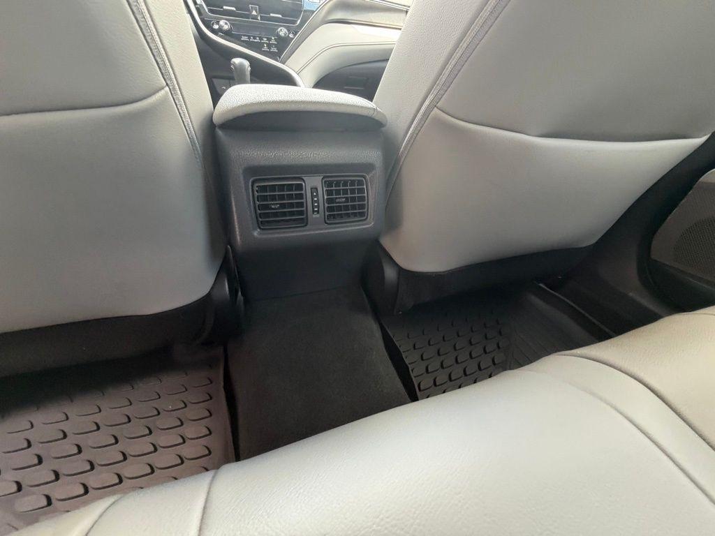 Toyota Camry Hybrid  2022