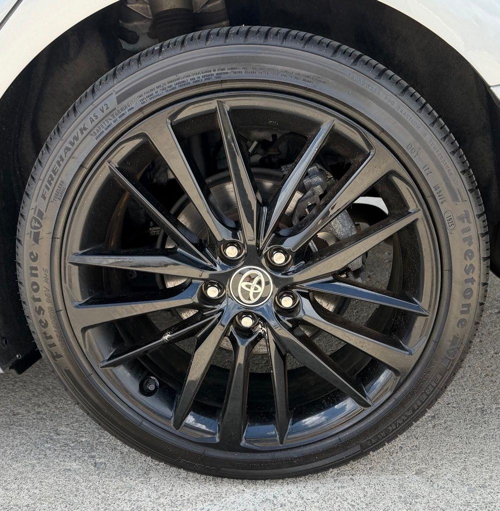 Toyota Camry Hybrid  2022