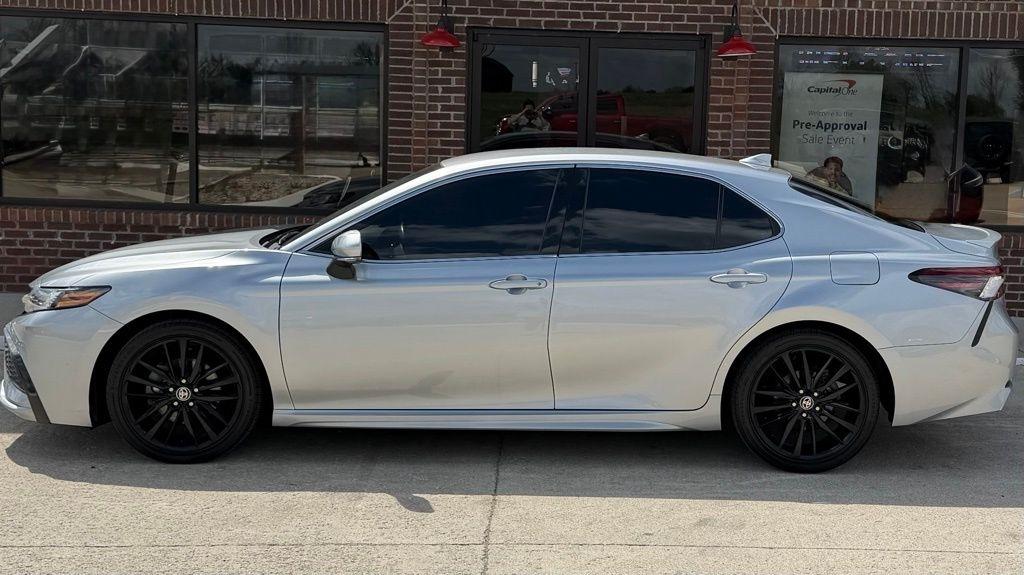 Toyota Camry Hybrid  2022