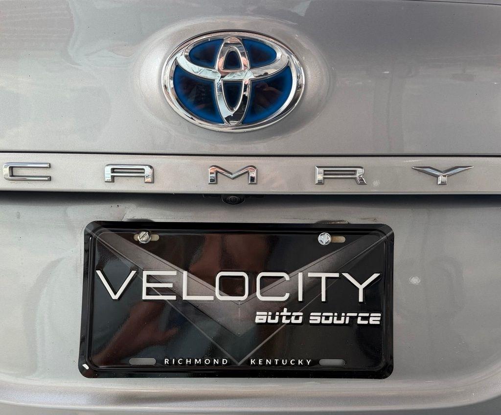 Toyota Camry Hybrid  2022