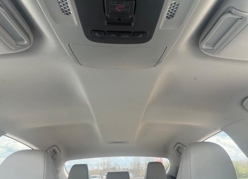 Toyota Camry Hybrid  2022