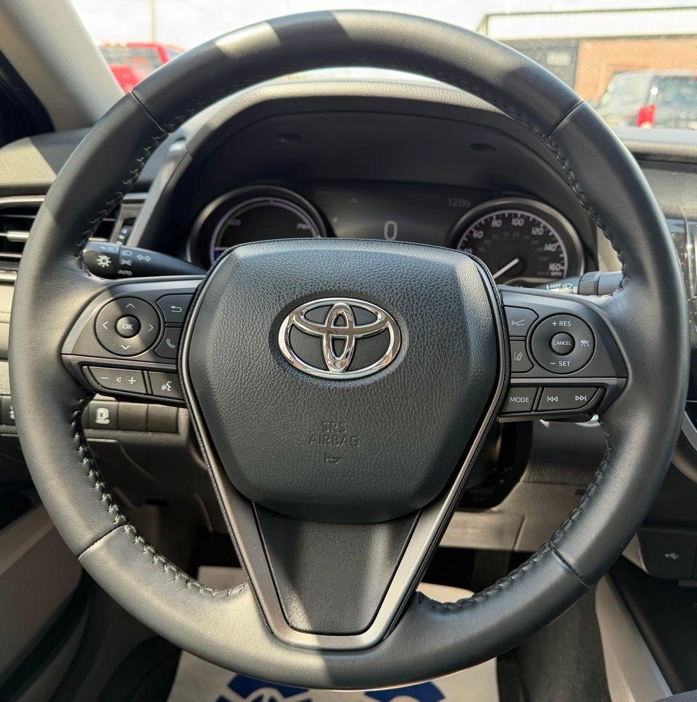 Toyota Camry Hybrid  2022