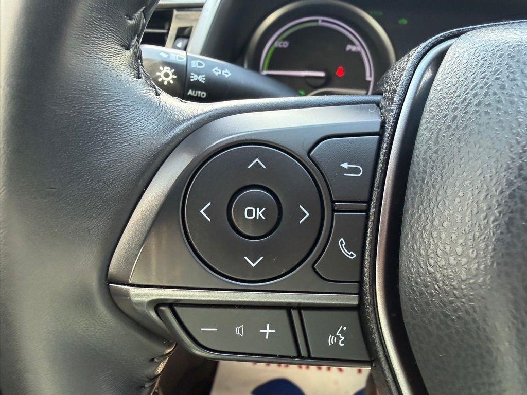 Toyota Camry Hybrid  2022