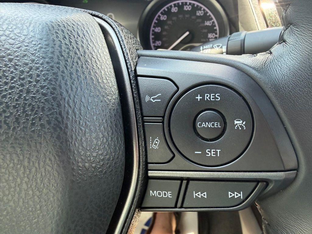 Toyota Camry Hybrid  2022