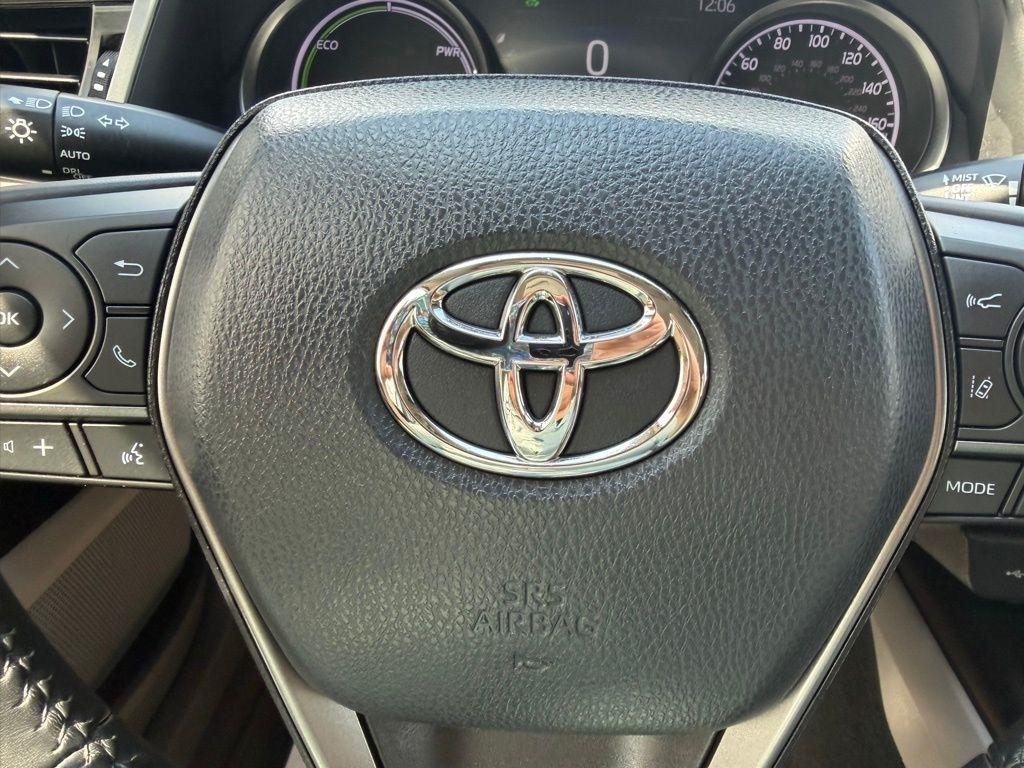 Toyota Camry Hybrid  2022