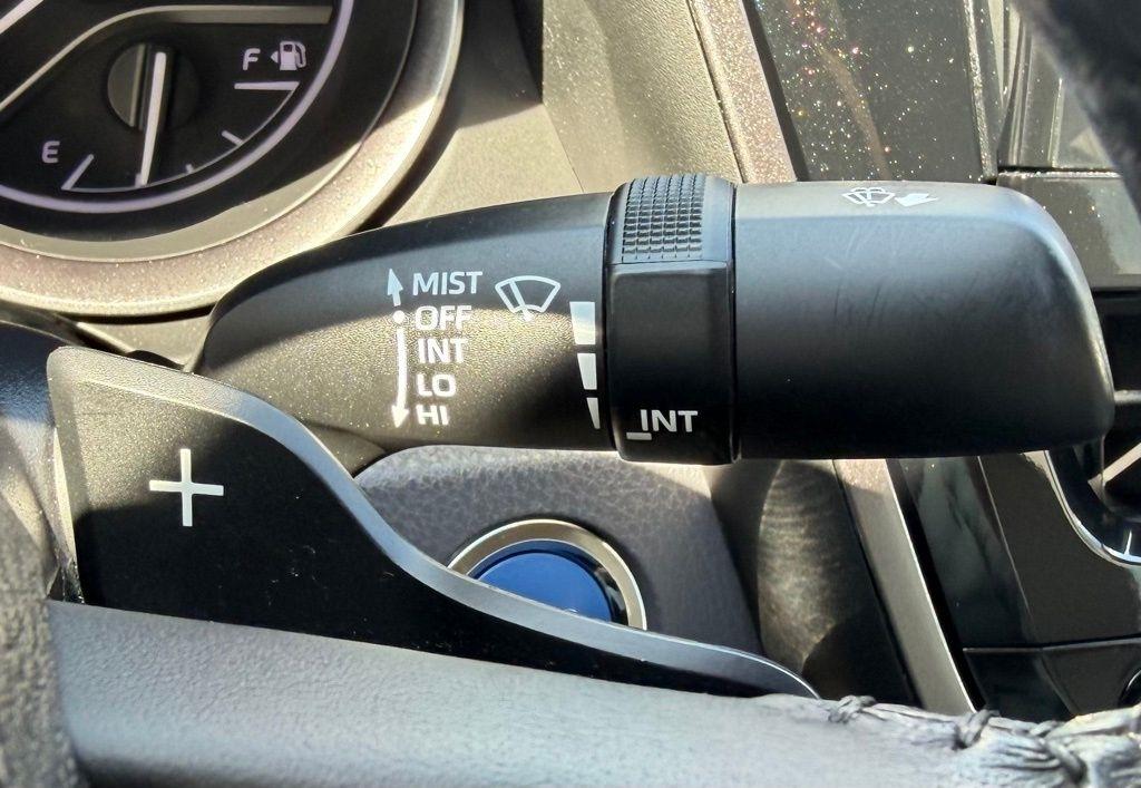 Toyota Camry Hybrid  2022