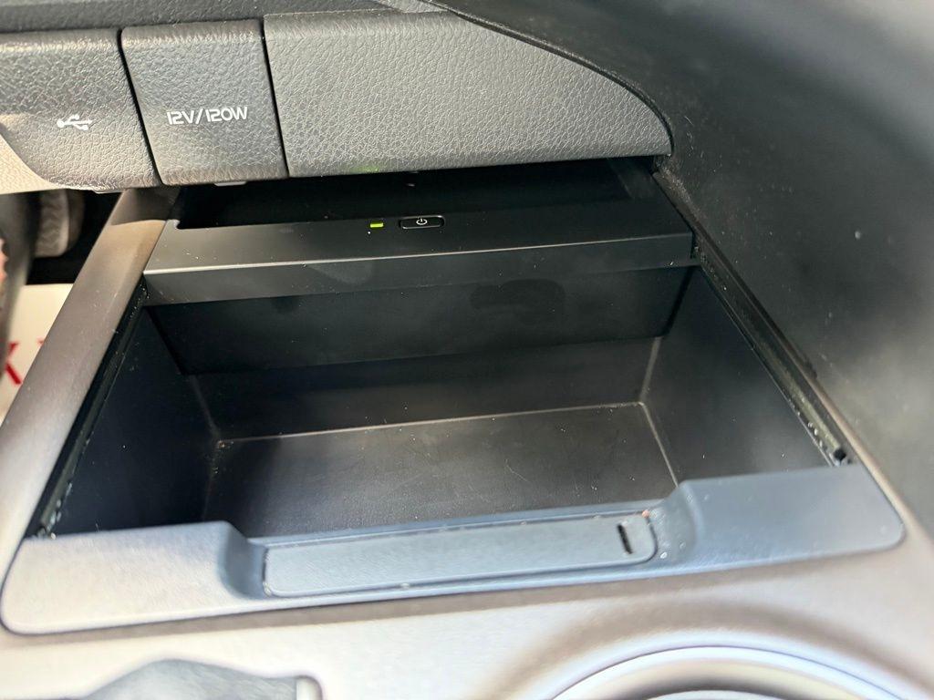 Toyota Camry Hybrid  2022