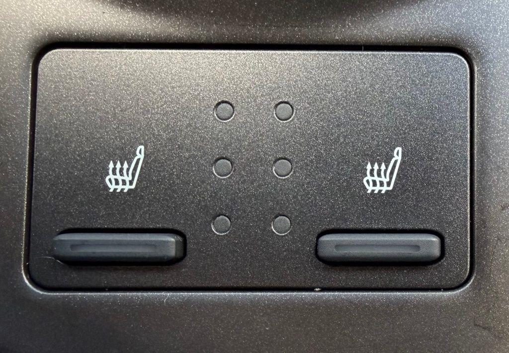 Toyota Camry Hybrid  2022