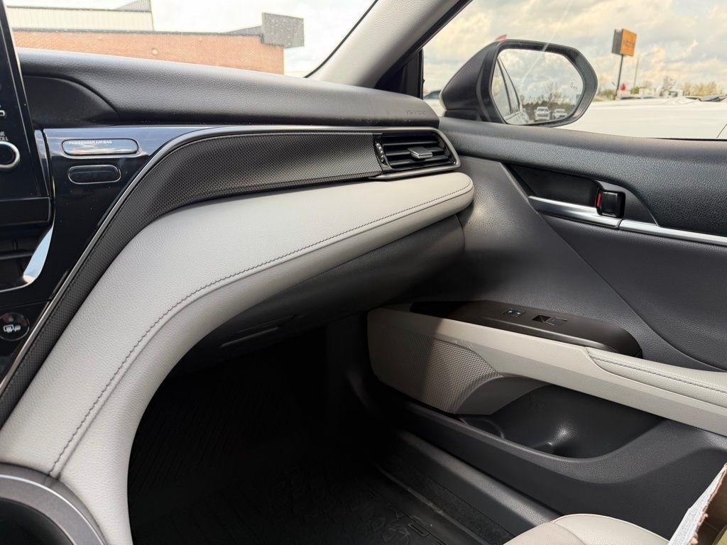 Toyota Camry Hybrid  2022