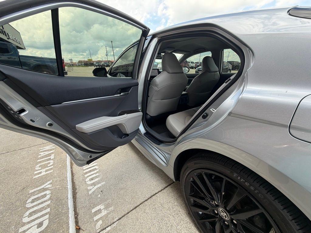 Toyota Camry Hybrid  2022