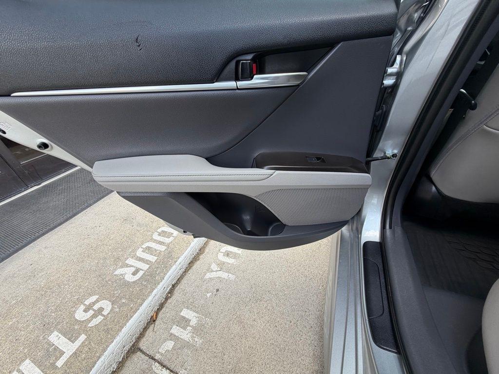 Toyota Camry Hybrid  2022