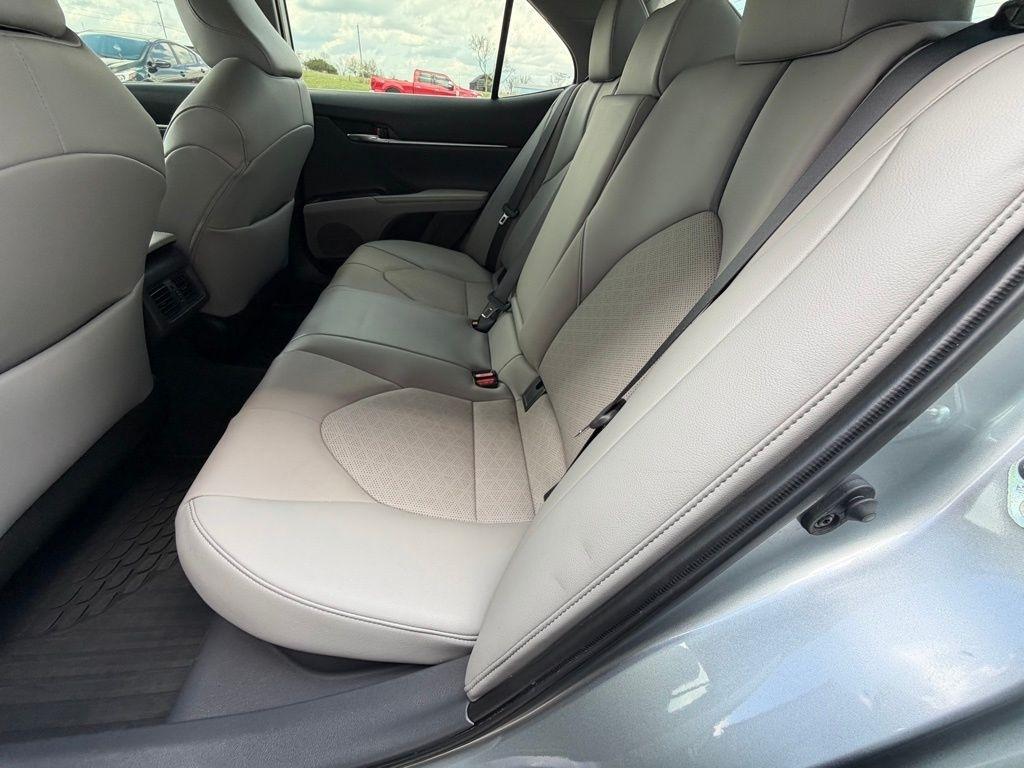 Toyota Camry Hybrid  2022