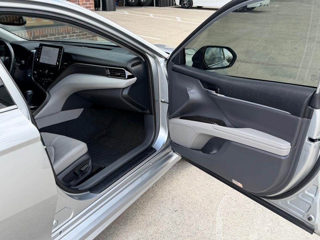 Toyota Camry Hybrid  2022