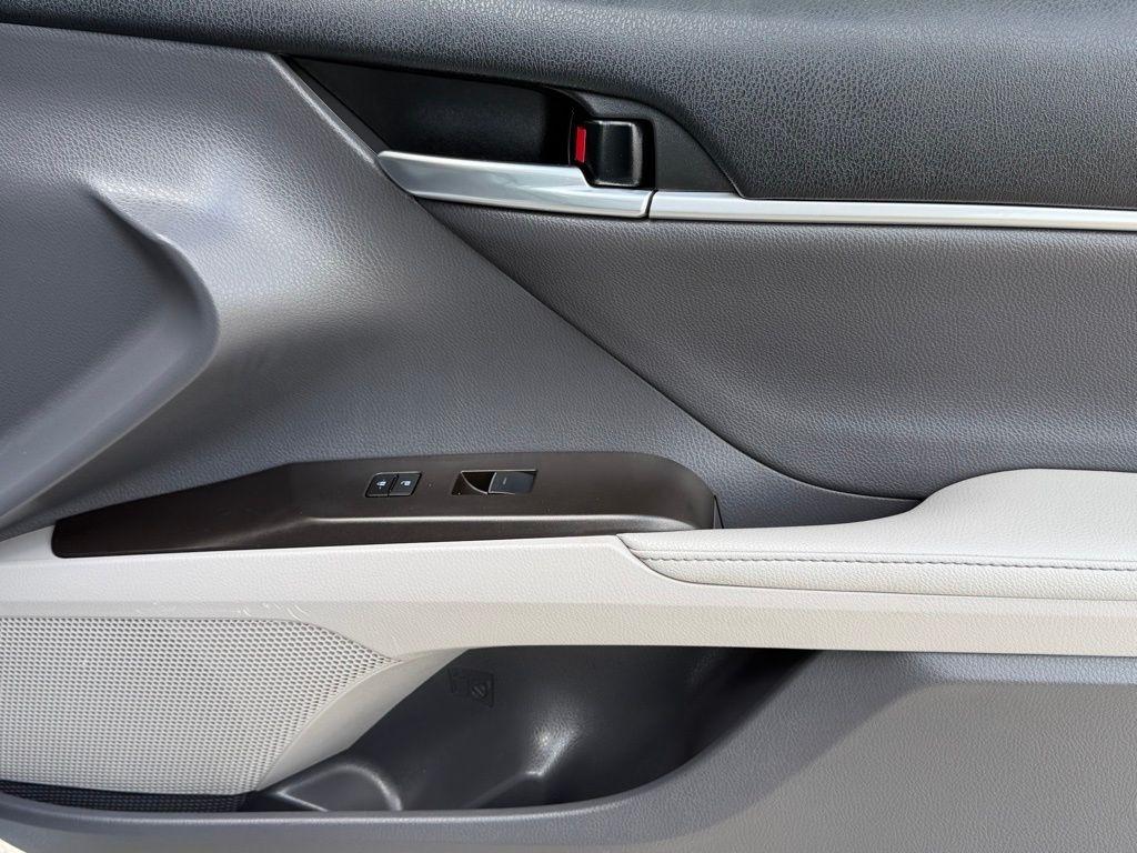 Toyota Camry Hybrid  2022