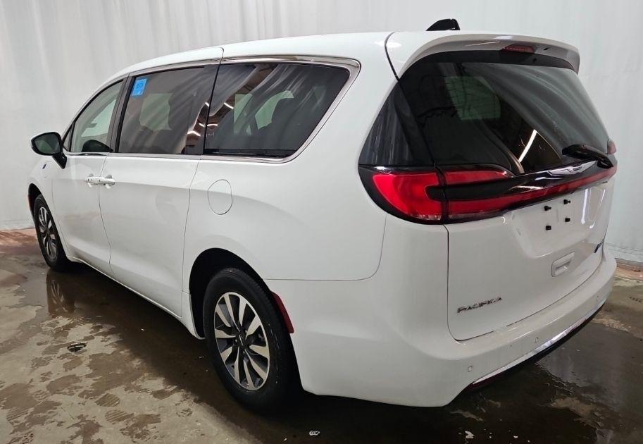 Chrysler Pacifica Hybrid  2023