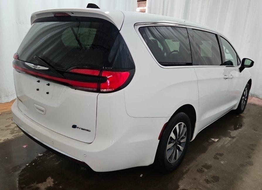 Chrysler Pacifica Hybrid  2023