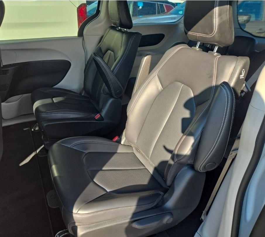 Chrysler Pacifica Hybrid  2023