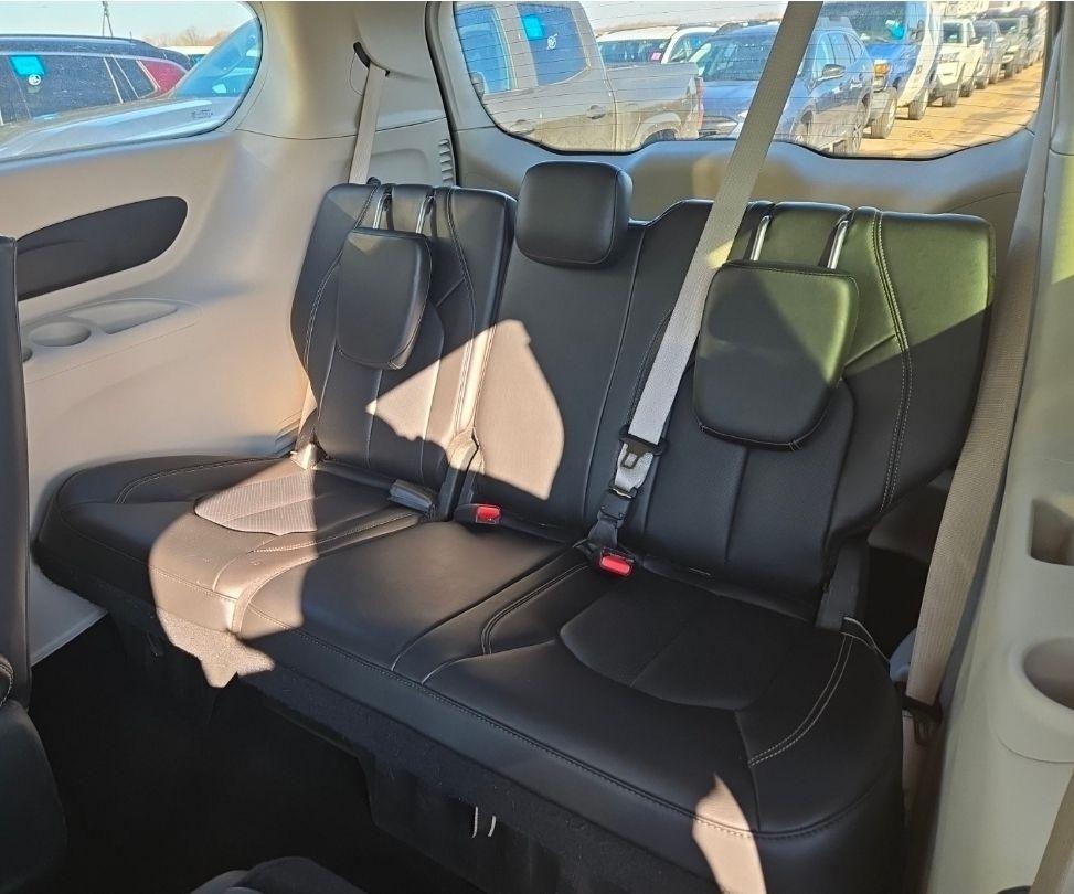 Chrysler Pacifica Hybrid  2023