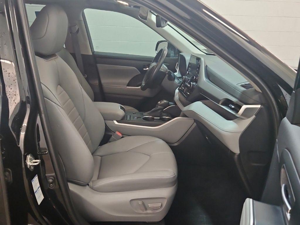 Toyota Highlander Hybrid  2022