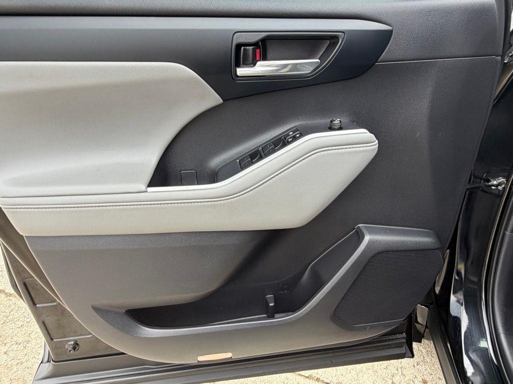 Toyota Highlander Hybrid  2022