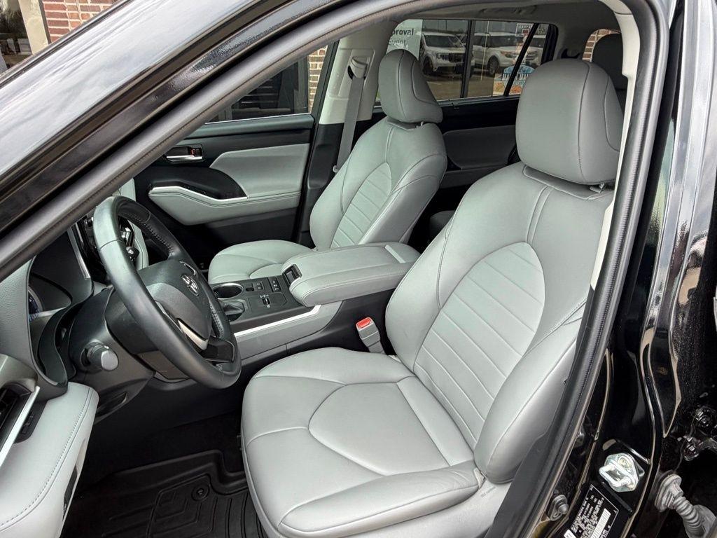 Toyota Highlander Hybrid  2022